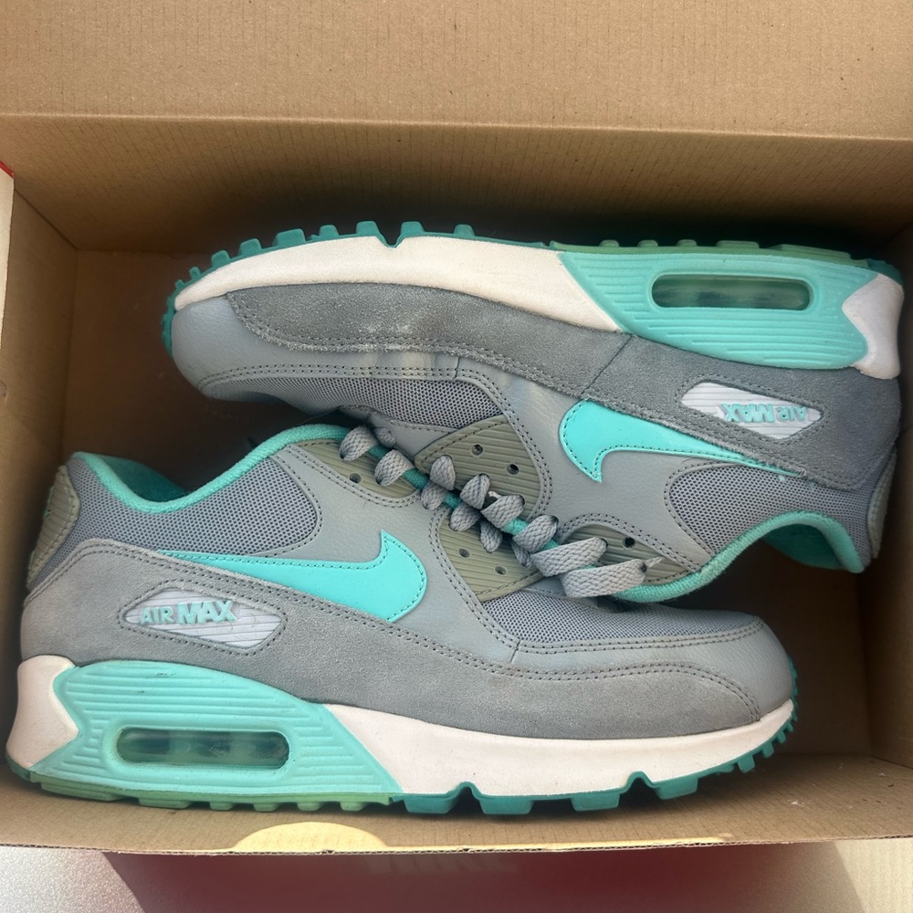 Women’s AirMax 90 Essential size 8 Turquoise